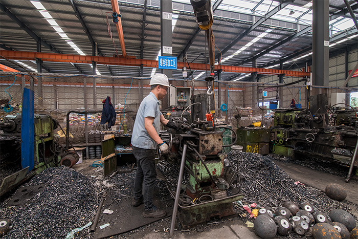 丹阳网架配件-螺栓球加工车间